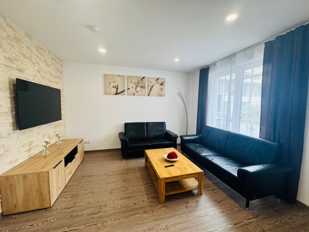 original-67A15566-630F-4166-8DD5-849DE6FBD1EE